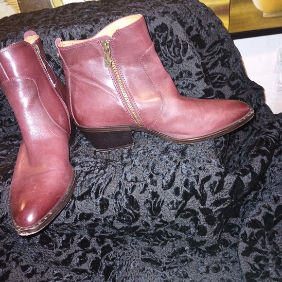 Ladies short boot - Picture 3 of 8